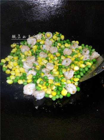 豌豆玉米炒虾仁的做法步骤9