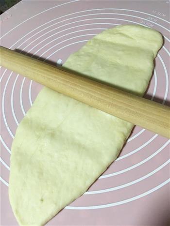 红豆蓉花式面包卷的做法步骤4
