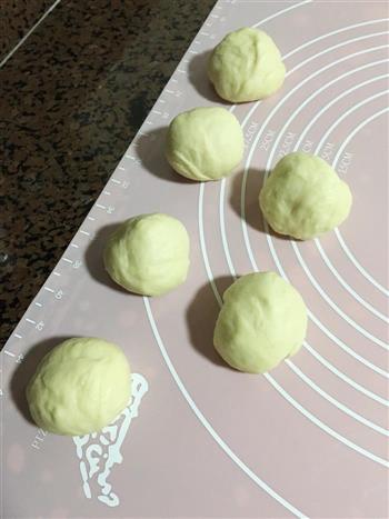 红豆蓉花式面包卷的做法步骤5