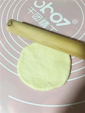 红豆蓉花式面包卷的做法步骤6