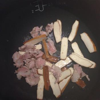 电饭煲版香干炒肉片的做法步骤2