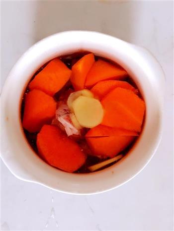 胡萝卜排骨汤 豌豆饭的做法图解2