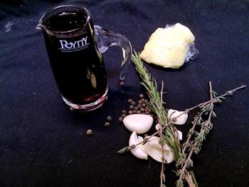 红酒烩羊肉粒配小洋葱土豆泥的做法步骤2