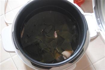 海带猪蹄汤的做法图解8