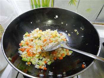 蔬菜炒饭的做法步骤11