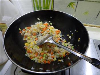 蔬菜炒饭的做法步骤13