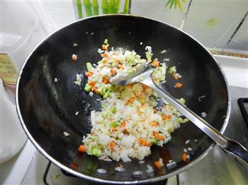 蔬菜炒饭的做法步骤8