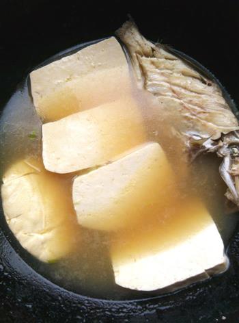 鱼汤炖豆腐的做法步骤6