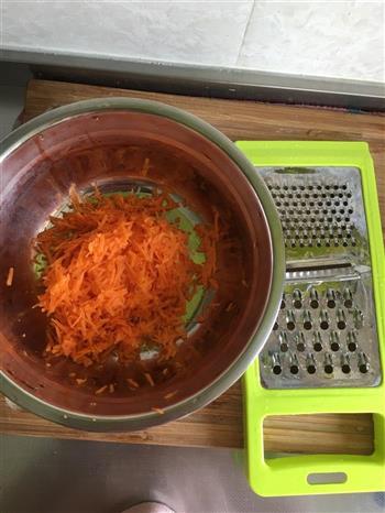 胡萝卜小米粥的做法步骤1