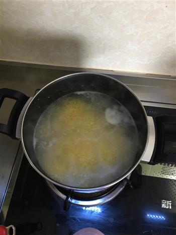 胡萝卜小米粥的做法步骤2