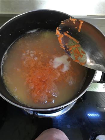 胡萝卜小米粥的做法图解3