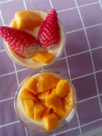 草莓芒果冰激凌的做法步骤4