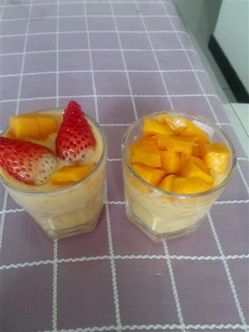 草莓芒果冰激凌的做法步骤5