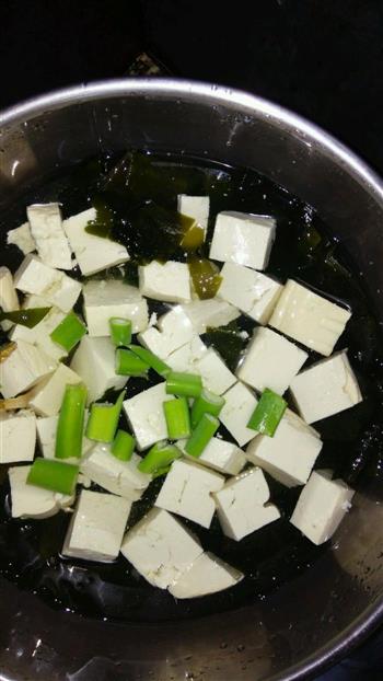 海带豆腐蔬菜汤的做法图解1