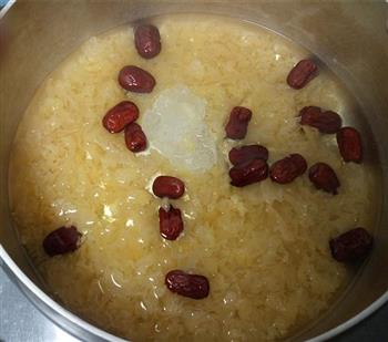 滋补养颜的银耳红枣汤的做法步骤5