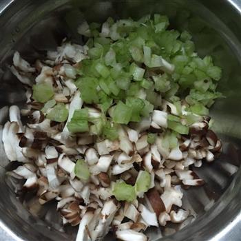 香菇芹菜饺子的做法步骤1