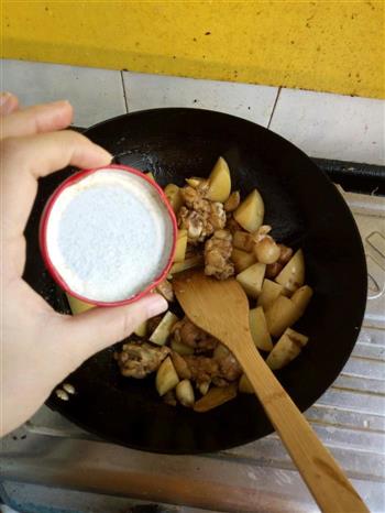 土豆粉条炖鸡块的做法步骤12