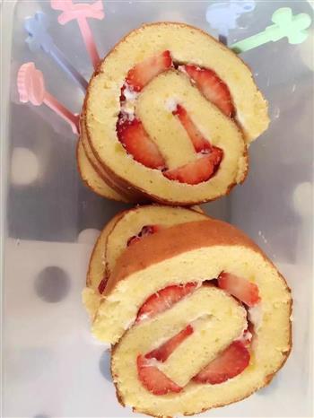 草莓蛋糕卷的做法步骤2