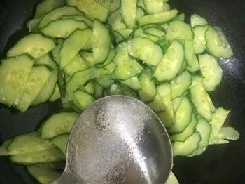 黄瓜炒蛋-简单美味的快手菜的做法步骤4
