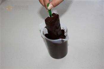 牛奶巧克力冰淇淋蛋糕的做法步骤14