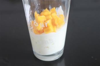 芒果酸奶杯的做法步骤9