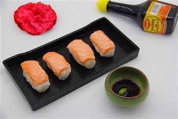 三文鱼寿司的做法步骤7