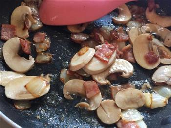 奶油蘑菇烩饭的做法步骤5