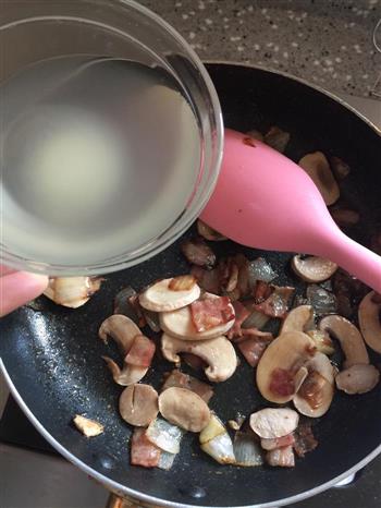 奶油蘑菇烩饭的做法步骤6