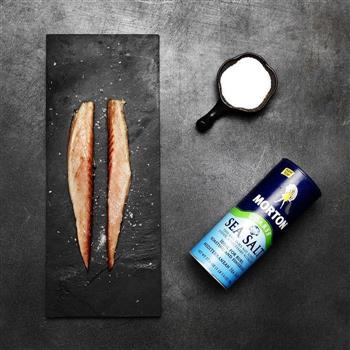 烟熏鲭鱼 配 酸奶冻沙拉的做法图解1