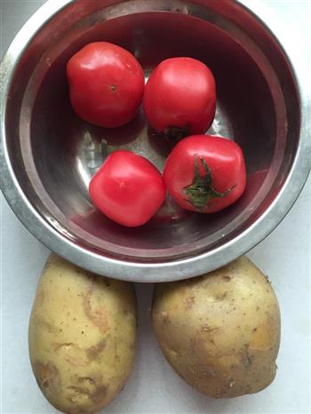 西红柿土豆片的做法图解1