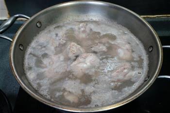 祛湿排骨汤的做法步骤2