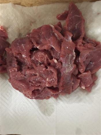 牛肉炒牛肝菌的做法步骤2