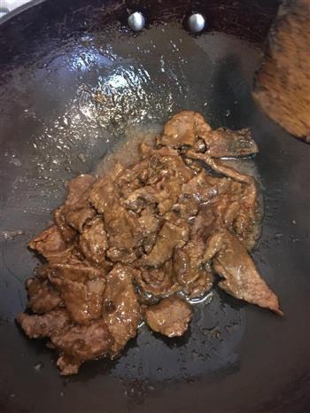 牛肉炒牛肝菌的做法步骤4