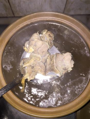 潮州咸菜苦瓜猪骨汤的做法图解2