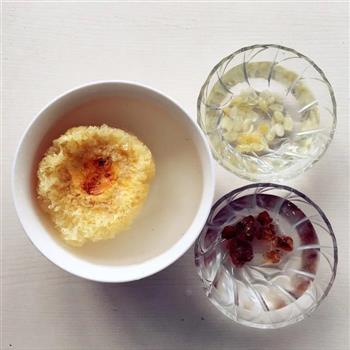 皂角米桃胶羹的做法步骤2