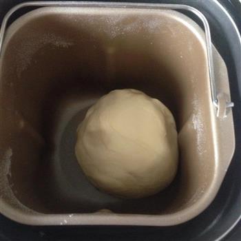 黑加仑淡奶油辫子面包的做法步骤2