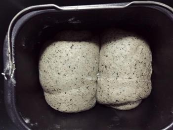 松软的黑芝麻吐司面包-补肾养颜超健康的做法步骤21