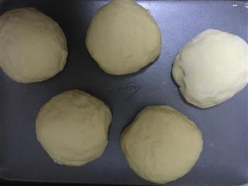 花样豆沙面包的做法步骤2