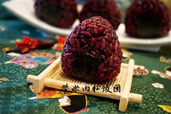 传说中最受欢迎的宝贝饭-紫米肉松饭团的做法图解10