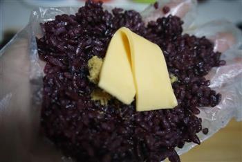 传说中最受欢迎的宝贝饭-紫米肉松饭团的做法图解6