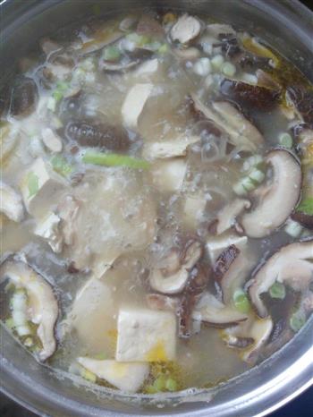 香菇豆腐豆腐汤的做法步骤4