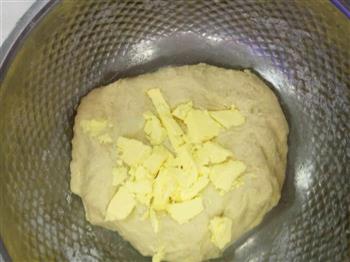 豆沙面包卷的做法步骤3