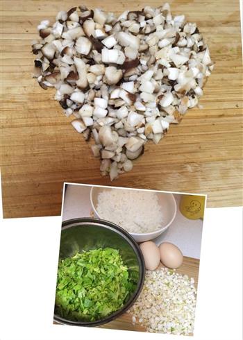 芹菜叶双菇鸡蛋米饭饼的做法步骤1