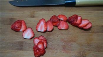 草莓芒果酸奶思慕雪的做法步骤2