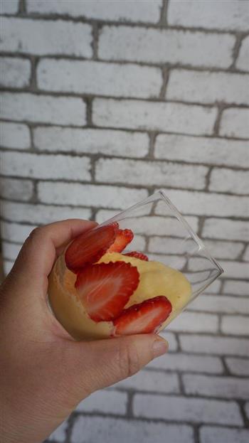 草莓芒果酸奶思慕雪的做法步骤7