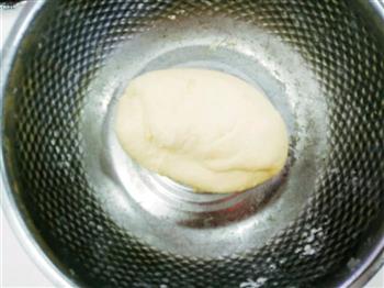 叶子豆沙面包的做法图解1