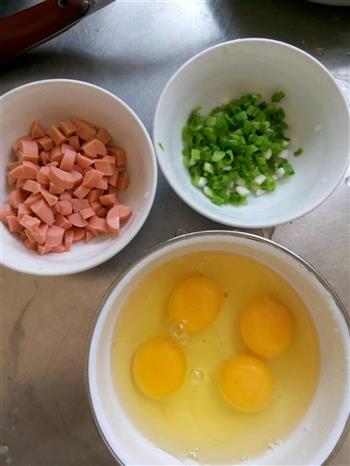 香葱火腿鸡蛋饼的做法步骤1