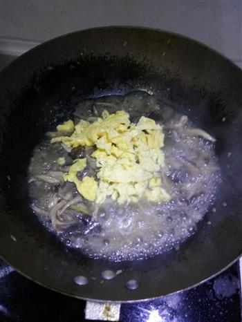 蘑菇炒鸡蛋的做法步骤6