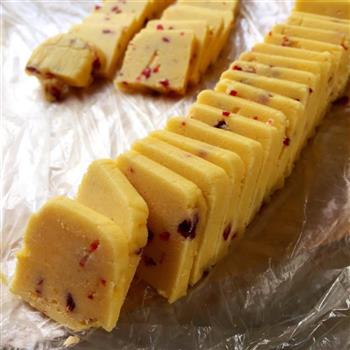 黄油蔓越莓曲奇饼干经典简单曲奇的做法步骤1