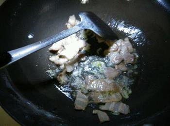 家常绿豆芽炒肉的做法步骤3